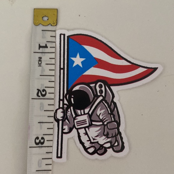 Astronaut with Puerto Rico Flag - Picture 2 of 3